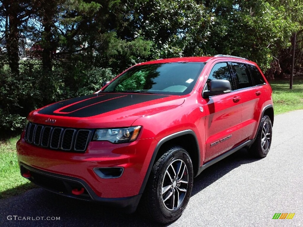 2017 Grand Cherokee Trailhawk 4x4 - Redline 2 Coat Pearl / Black photo #2