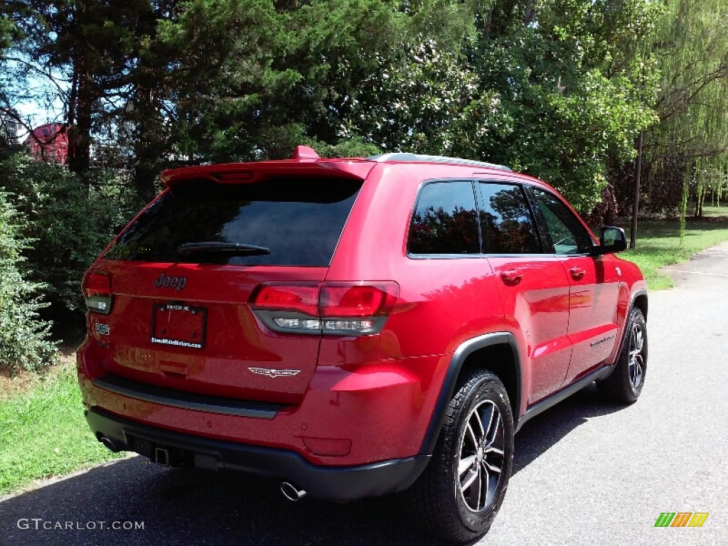 2017 Grand Cherokee Trailhawk 4x4 - Redline 2 Coat Pearl / Black photo #6