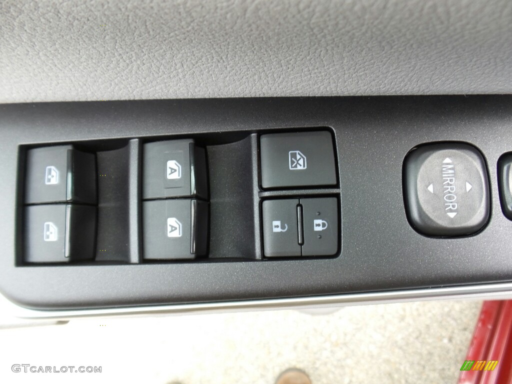 2017 Toyota Camry SE Controls Photo #115147442