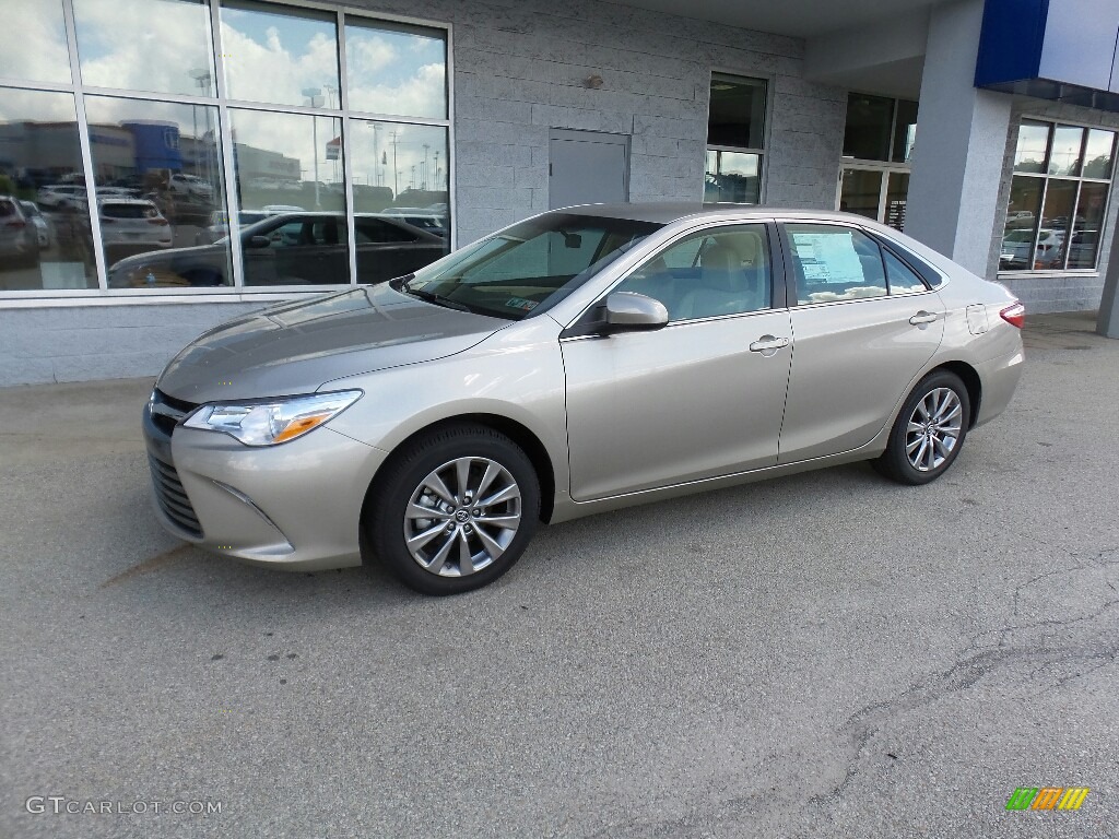 2017 Camry LE - Creme Brulee Mica / Almond photo #5