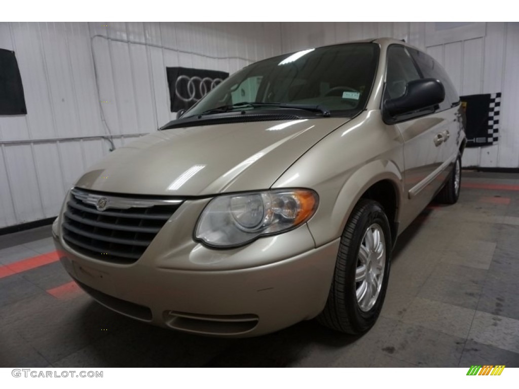 2006 Town & Country Touring - Linen Gold Metallic / Dark Khaki/Light Graystone photo #3