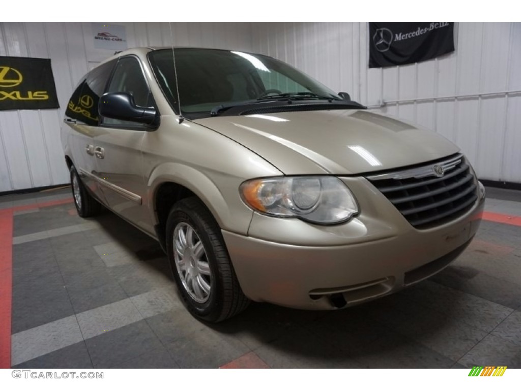 2006 Town & Country Touring - Linen Gold Metallic / Dark Khaki/Light Graystone photo #5