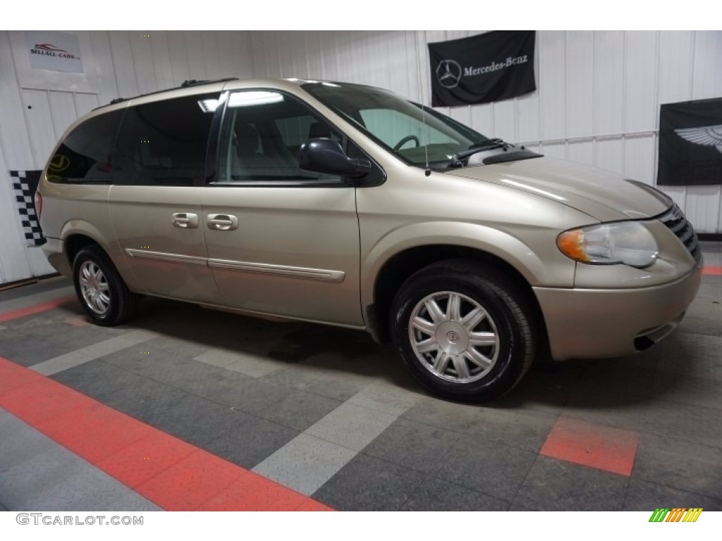 2006 Town & Country Touring - Linen Gold Metallic / Dark Khaki/Light Graystone photo #6