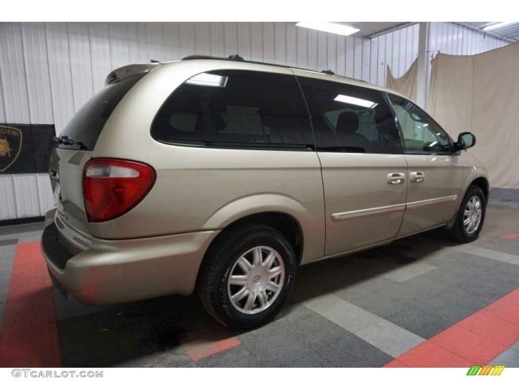 2006 Town & Country Touring - Linen Gold Metallic / Dark Khaki/Light Graystone photo #7