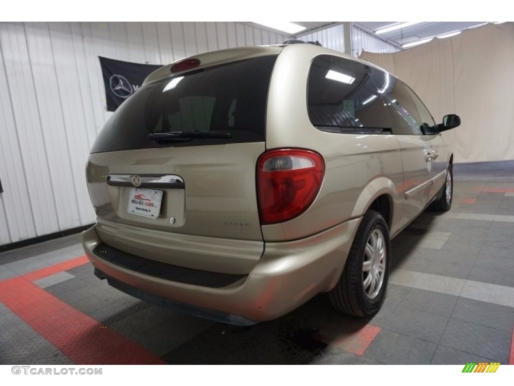 2006 Town & Country Touring - Linen Gold Metallic / Dark Khaki/Light Graystone photo #8