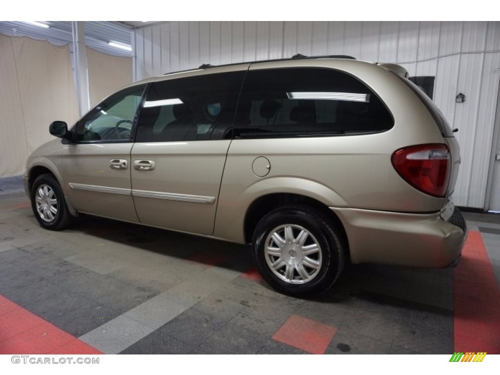 2006 Town & Country Touring - Linen Gold Metallic / Dark Khaki/Light Graystone photo #11