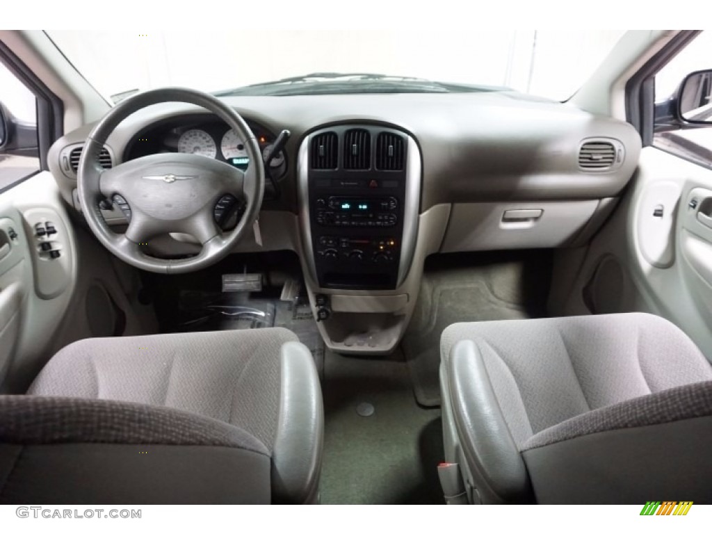 2006 Town & Country Touring - Linen Gold Metallic / Dark Khaki/Light Graystone photo #28
