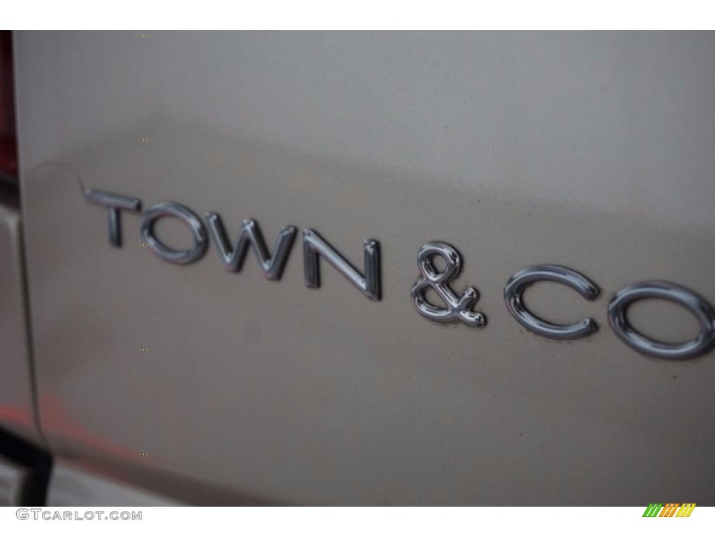 2006 Town & Country Touring - Linen Gold Metallic / Dark Khaki/Light Graystone photo #89