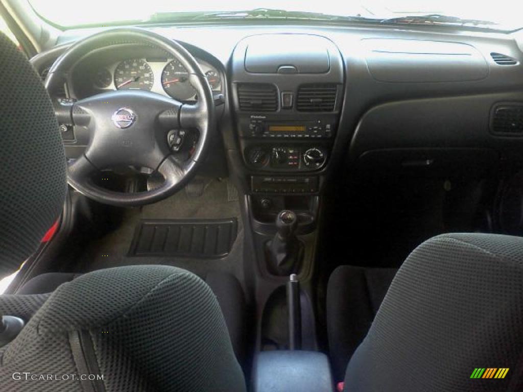 2006 Sentra SE-R Spec V - Code Red / Charcoal photo #17