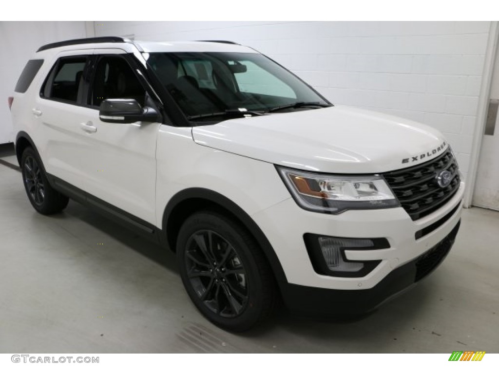 2017 Explorer XLT 4WD - Oxford White / Sport Appearance Dark Earth Gray photo #3
