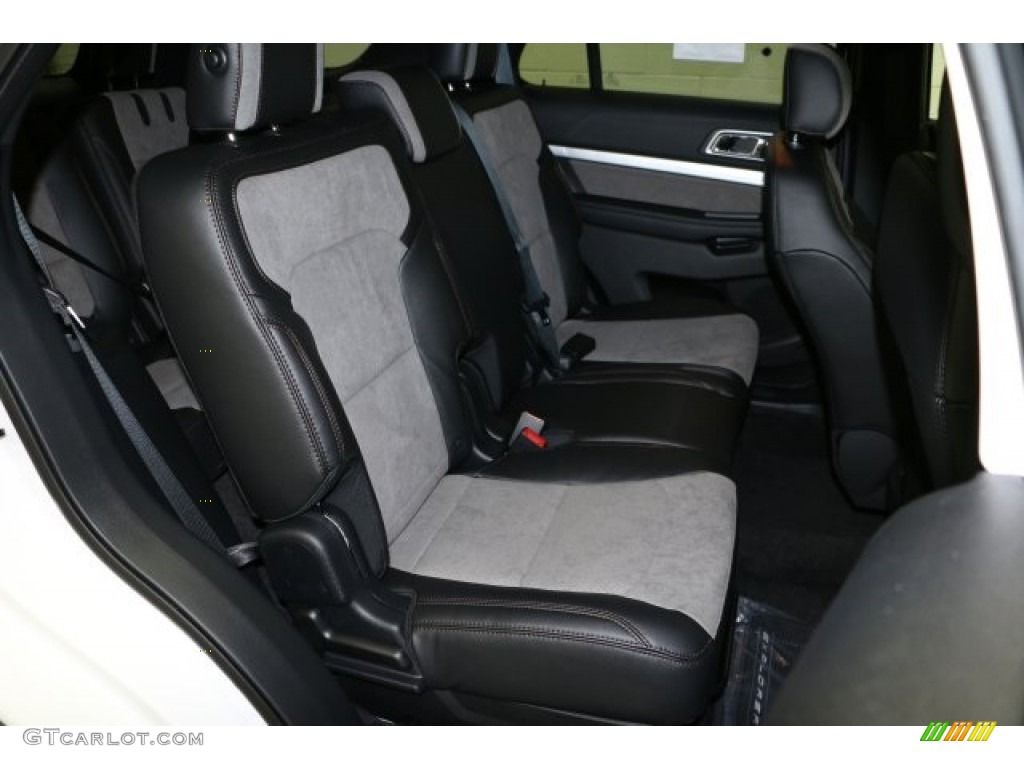 2017 Explorer XLT 4WD - Oxford White / Sport Appearance Dark Earth Gray photo #11