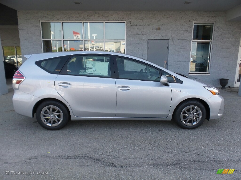 2017 Prius v Two - Classic Silver Metallic / Black photo #2