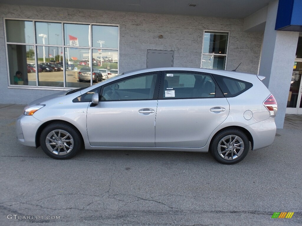 2017 Prius v Two - Classic Silver Metallic / Black photo #6