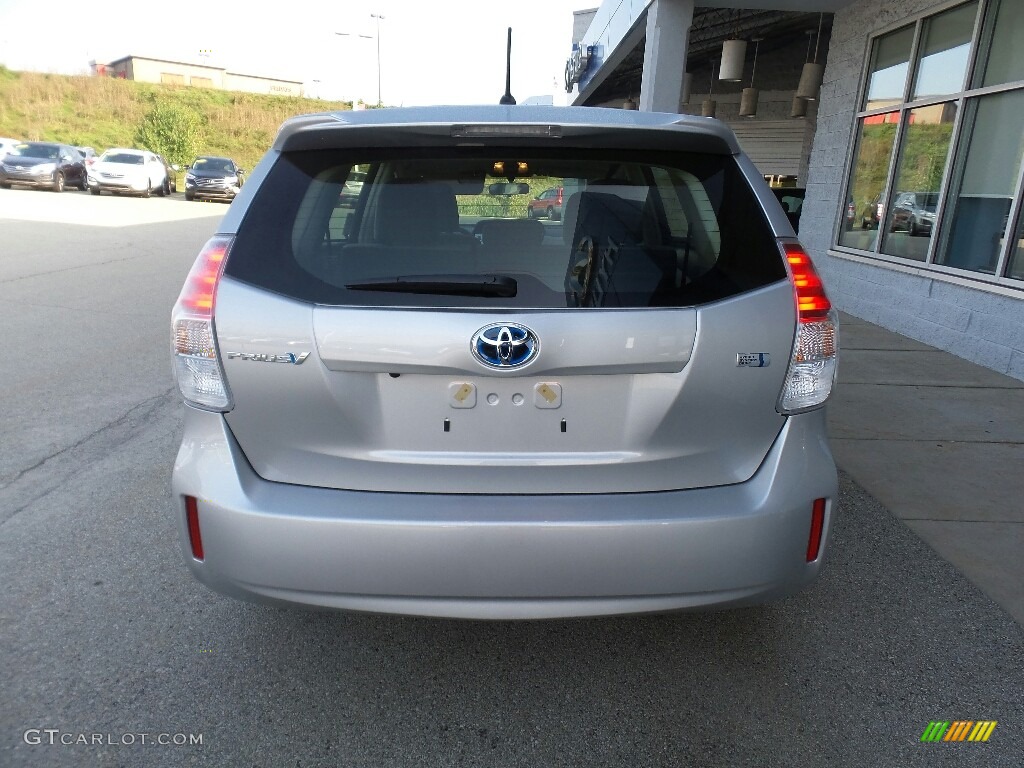 2017 Prius v Two - Classic Silver Metallic / Black photo #7