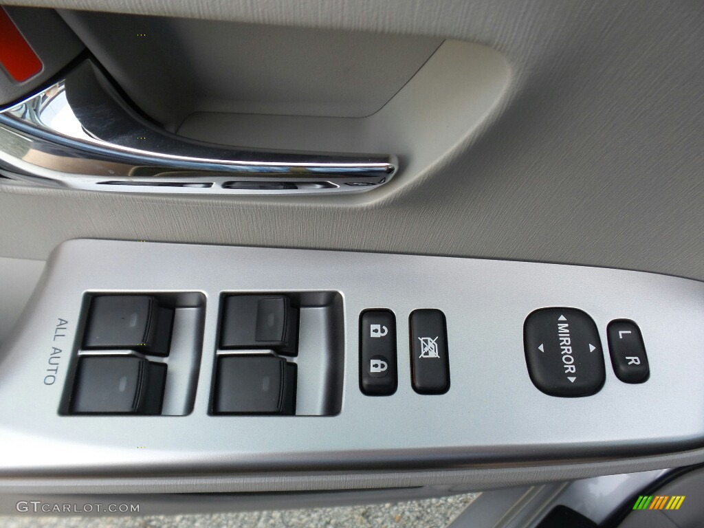 2017 Prius v Two - Classic Silver Metallic / Black photo #12