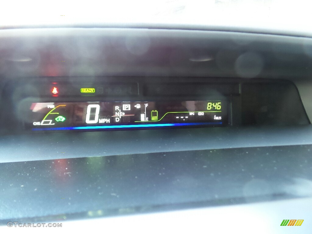 2017 Prius v Two - Classic Silver Metallic / Black photo #15