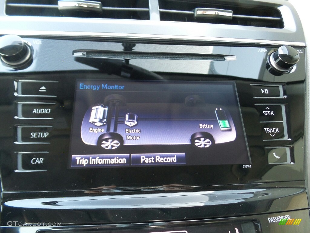 2017 Prius v Two - Classic Silver Metallic / Black photo #18