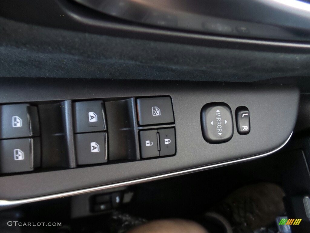 2017 Toyota Camry XSE Controls Photo #115173584