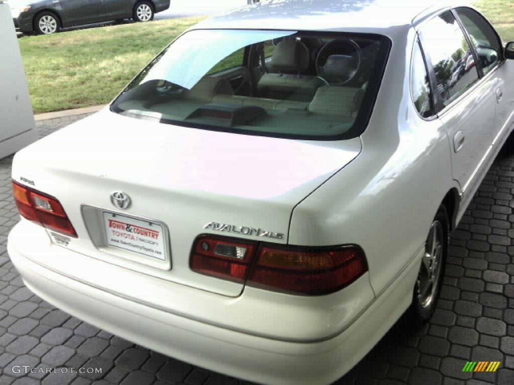 1999 Avalon XLS - White Diamond Pearl / Ivory photo #21