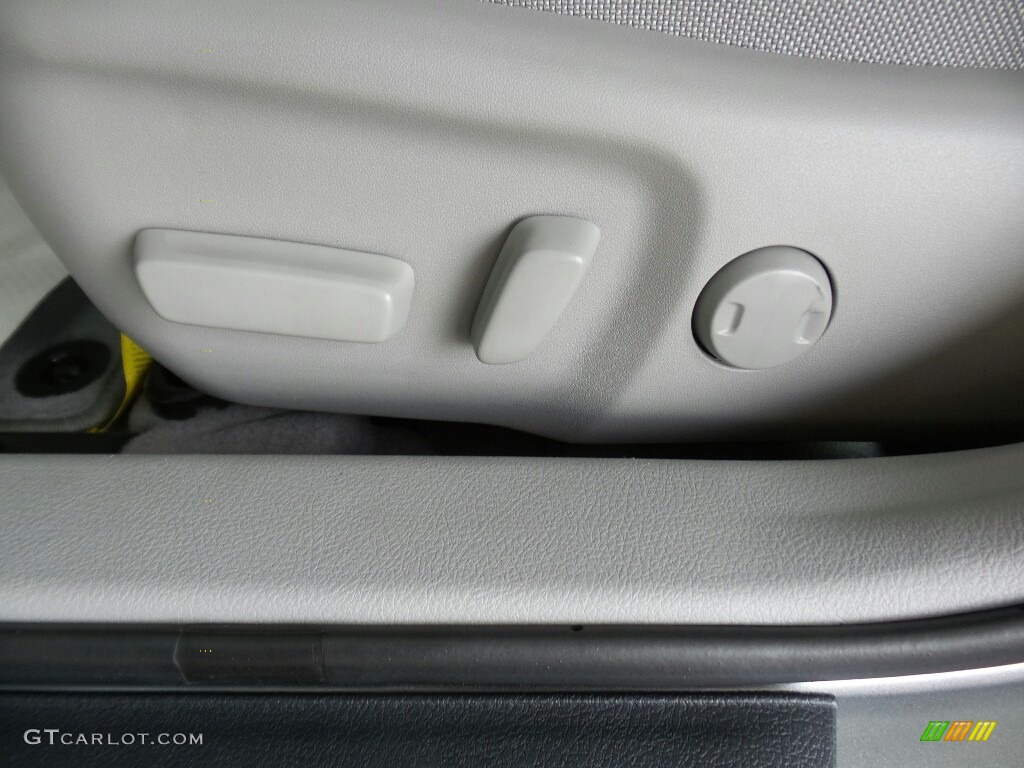 2017 Toyota Camry LE Controls Photo #115176821