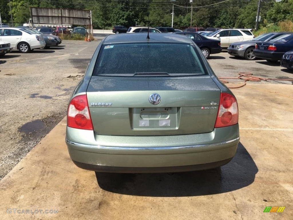 2002 Passat GLX 4Motion Sedan - Pine Green Metallic / Grey photo #5