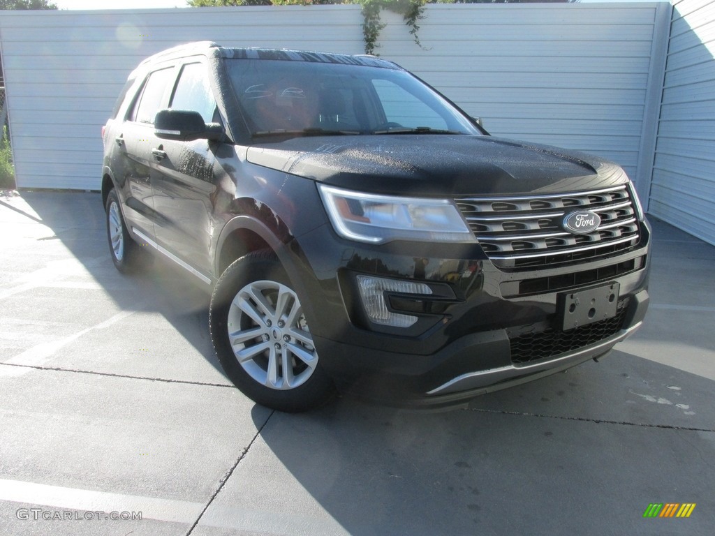 2017 Explorer XLT - Shadow Black / Ebony Black photo #2