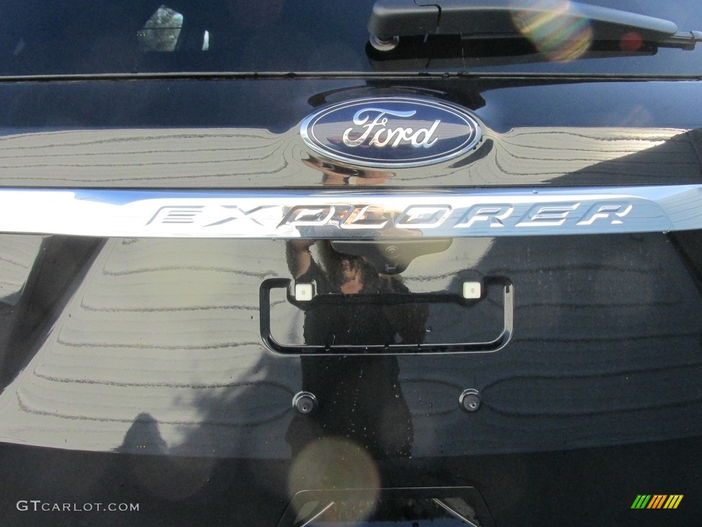 2017 Explorer XLT - Shadow Black / Ebony Black photo #14