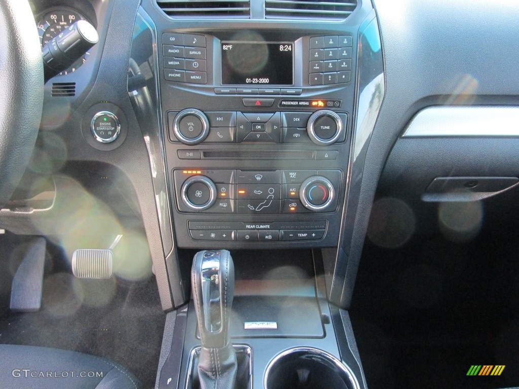 2017 Explorer XLT - Shadow Black / Ebony Black photo #25