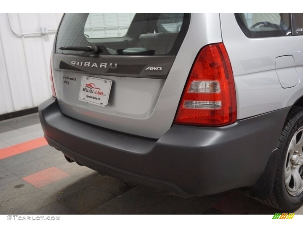 2004 Forester 2.5 X - Platinum Silver Metallic / Gray photo #64