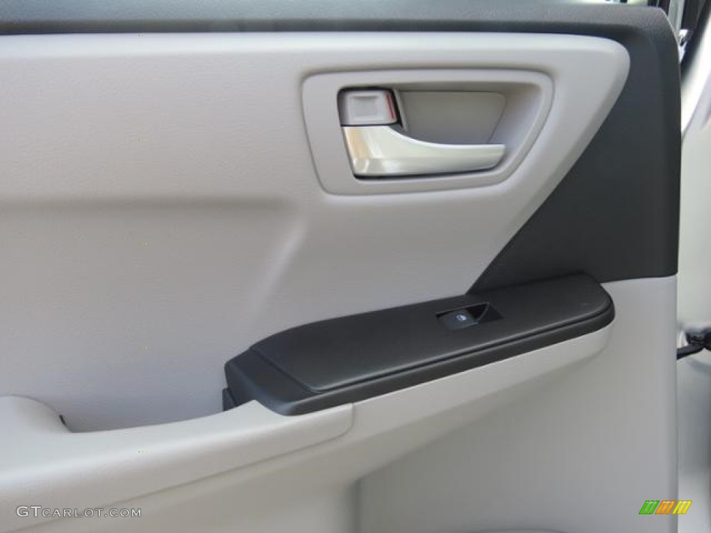 2017 Camry LE - Celestial Silver Metallic / Ash photo #7