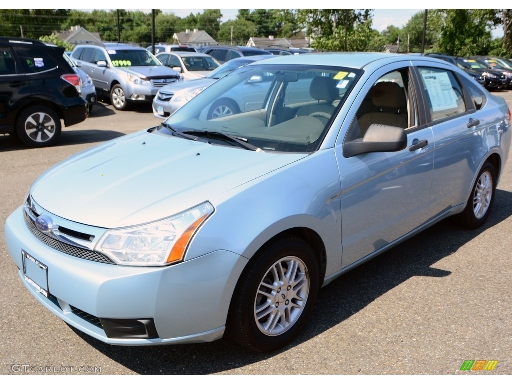 2009 Focus SE Sedan - Light Ice Blue Metallic / Medium Stone photo #3