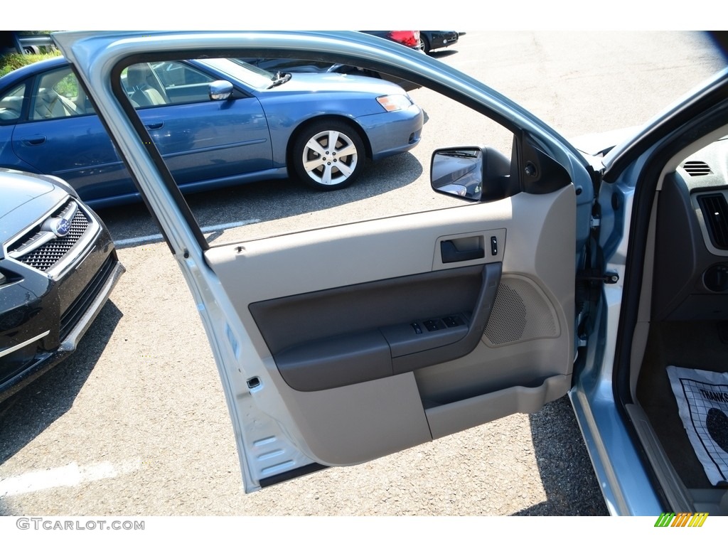 2009 Focus SE Sedan - Light Ice Blue Metallic / Medium Stone photo #13