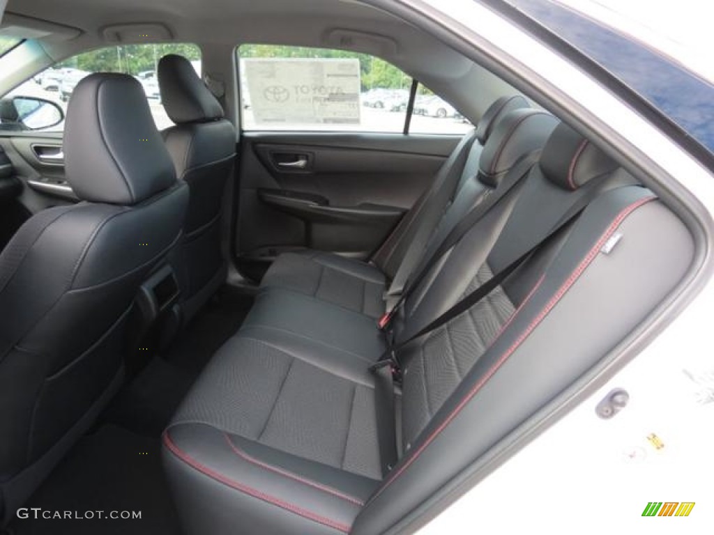 2017 Toyota Camry SE Rear Seat Photo #115206585