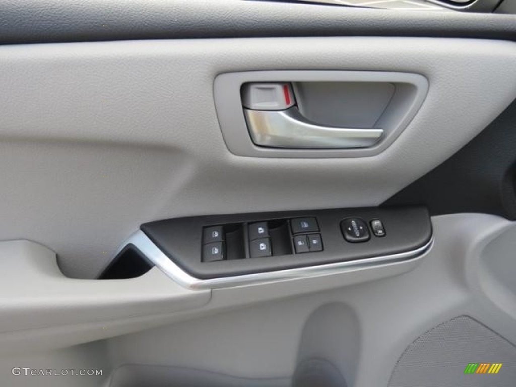 2017 Toyota Camry SE XSP Series Controls Photo #115208442