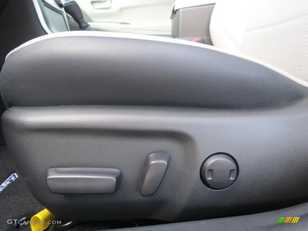 2017 Toyota Camry SE XSP Series Controls Photo #115208460
