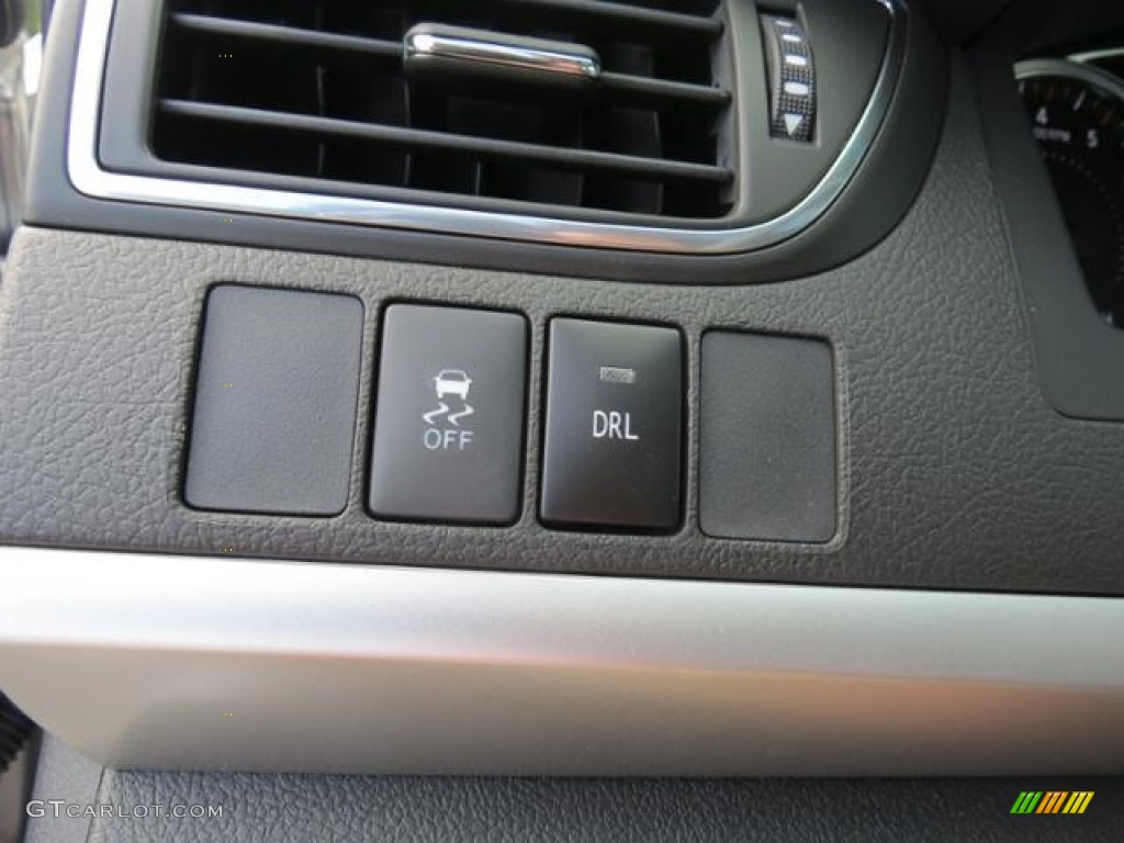 2017 Toyota Camry SE XSP Series Controls Photo #115208585