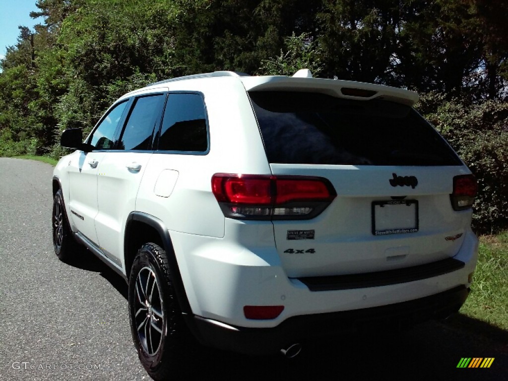 2017 Grand Cherokee Trailhawk 4x4 - Bright White / Black photo #8