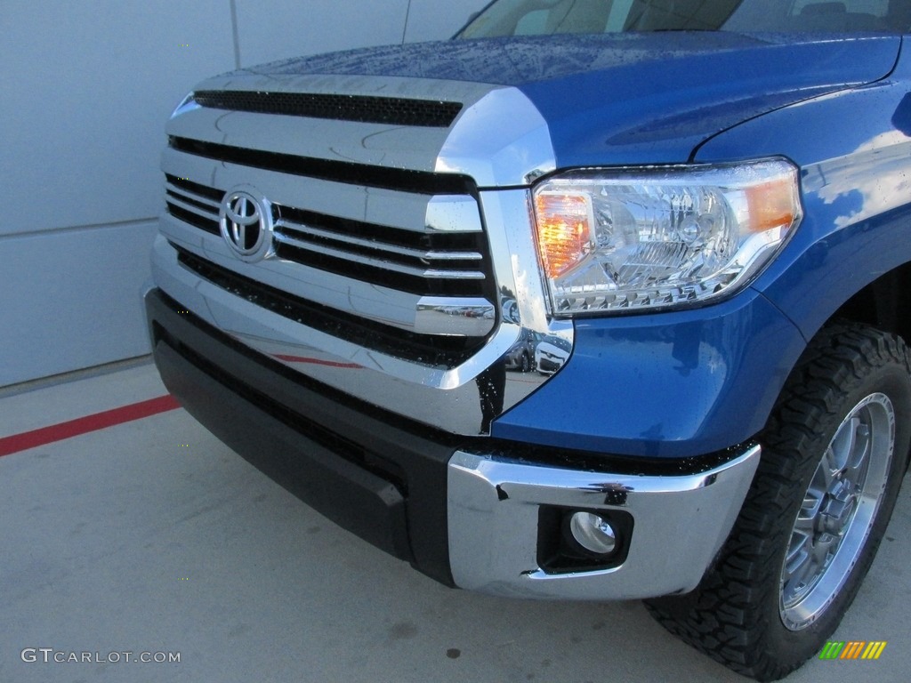 2016 Tundra TSS CrewMax - Blazing Blue Pearl / Black photo #10