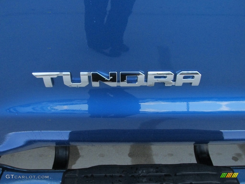 2016 Tundra TSS CrewMax - Blazing Blue Pearl / Black photo #15