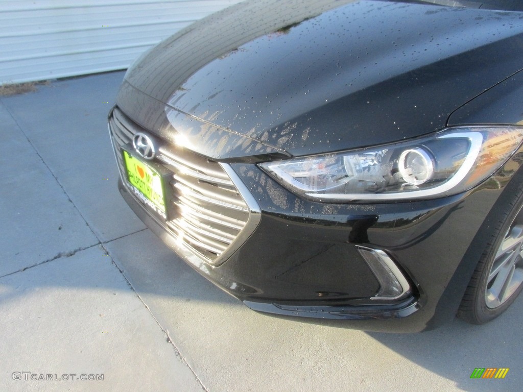 2017 Elantra Limited - Black / Gray photo #10