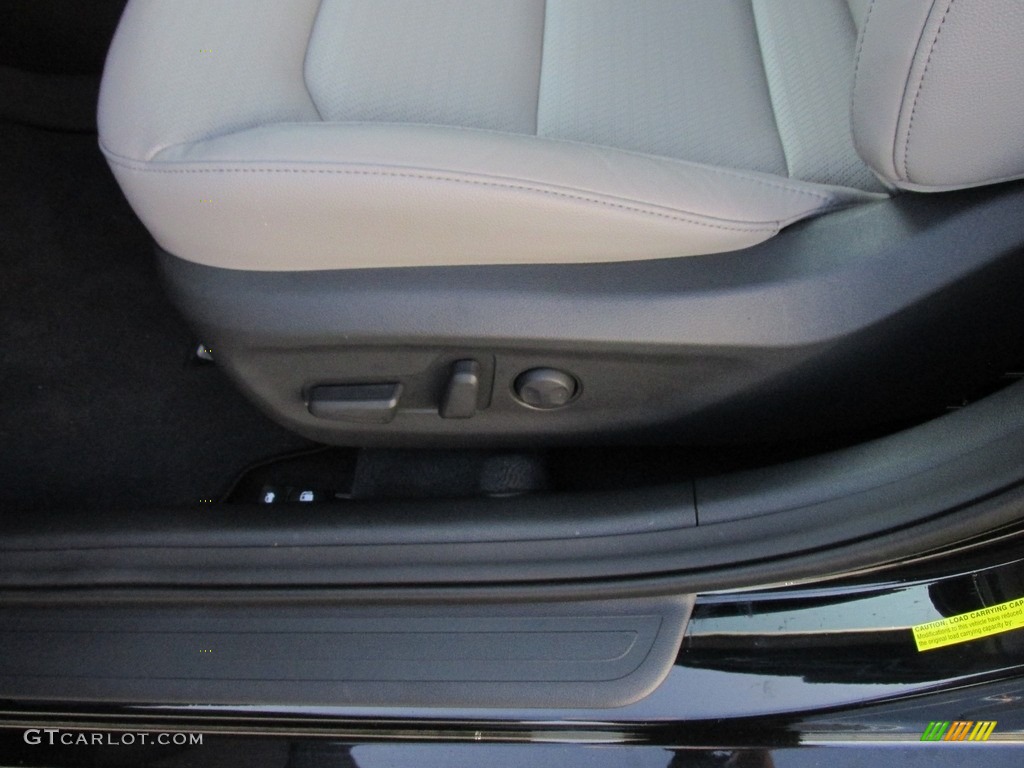 2017 Elantra Limited - Black / Gray photo #23