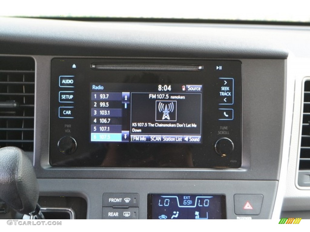 2017 Toyota Sienna L Controls Photo #115236449