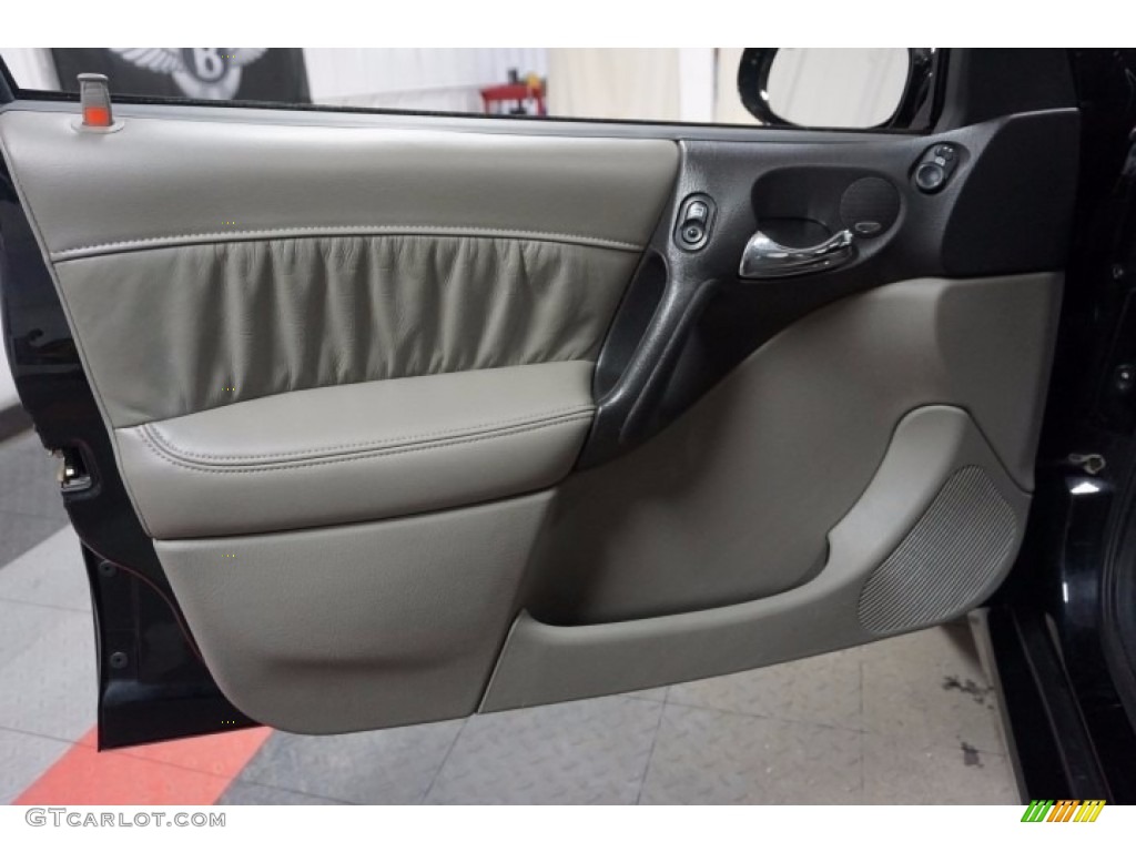 2003 L Series L300 Sedan - Black / Gray photo #12