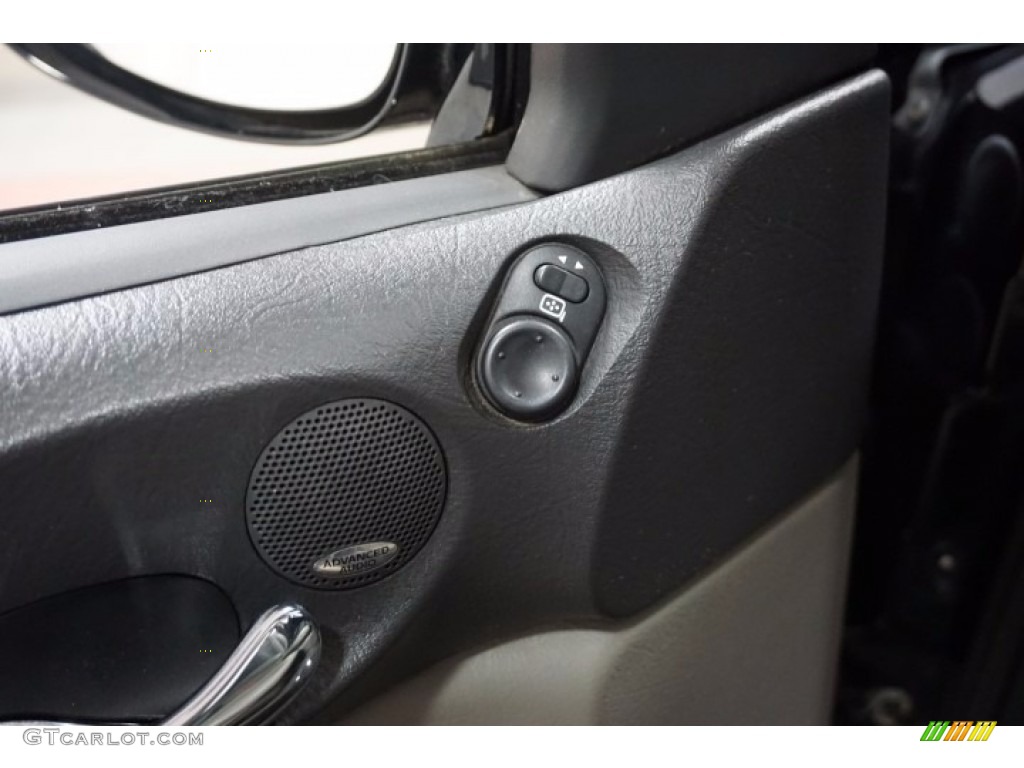 2003 L Series L300 Sedan - Black / Gray photo #13
