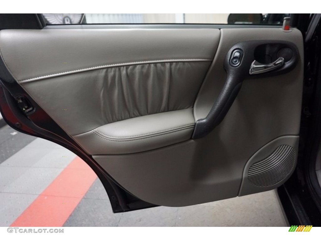 2003 L Series L300 Sedan - Black / Gray photo #15
