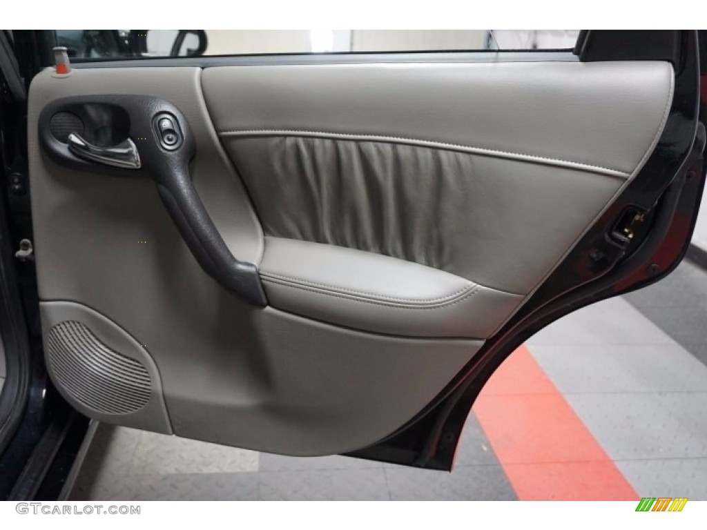 2003 L Series L300 Sedan - Black / Gray photo #16