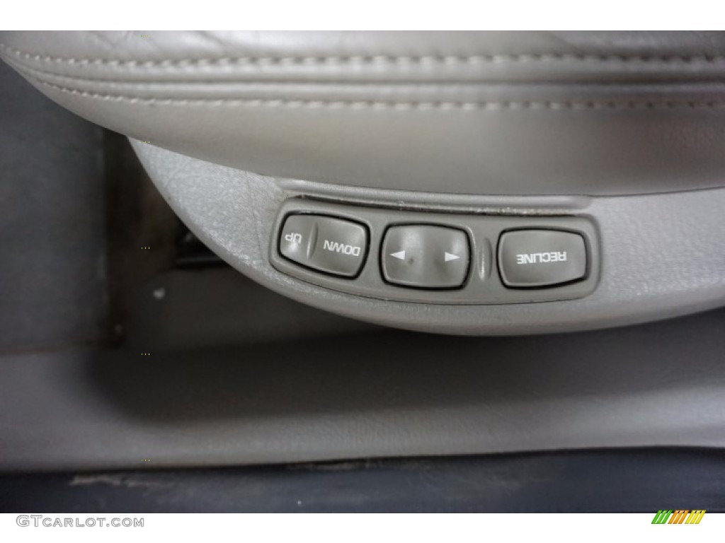 2003 L Series L300 Sedan - Black / Gray photo #24
