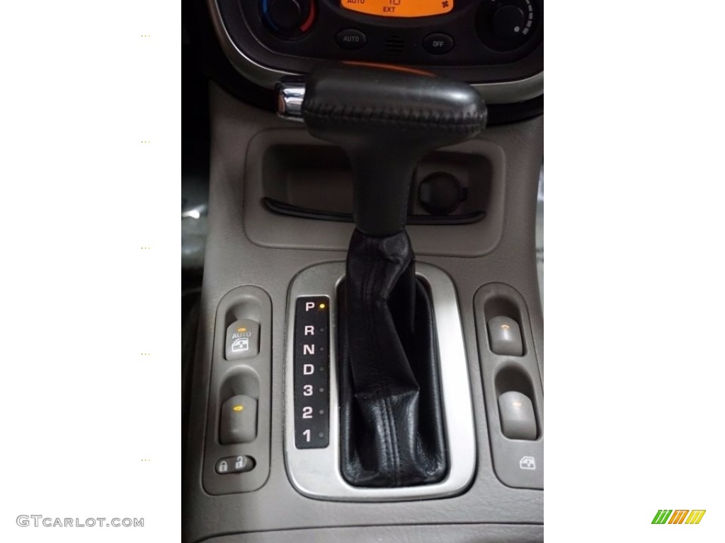 2003 L Series L300 Sedan - Black / Gray photo #40