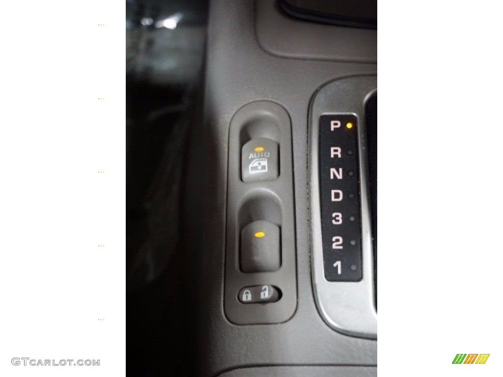 2003 L Series L300 Sedan - Black / Gray photo #41