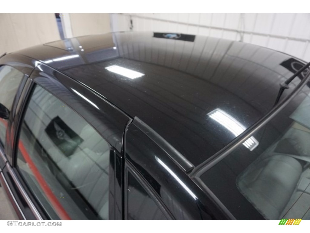 2003 L Series L300 Sedan - Black / Gray photo #81